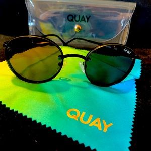 Quay- FARRAH black/ smoke sunglasses